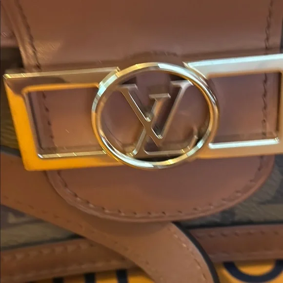 Louis Vuitton Monogram Crossbody Bag with Gold Chain - Picture 11 of 11